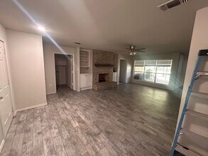 911 Sylvia St in Weatherford, TX - Building Photo - Building Photo