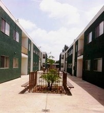 Orion Gardens Apartments in Sepulveda, CA - Foto de edificio - Building Photo