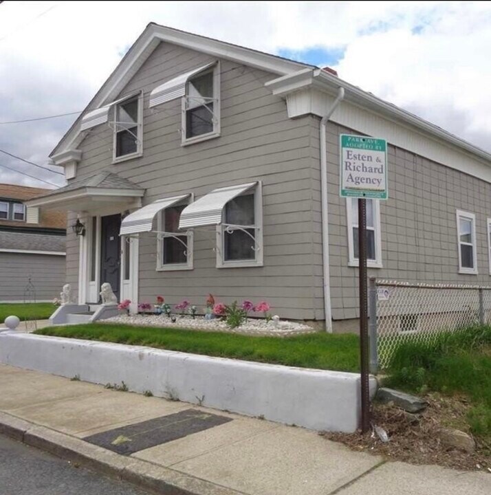 259 Park Ave in Woonsocket, RI - Building Photo