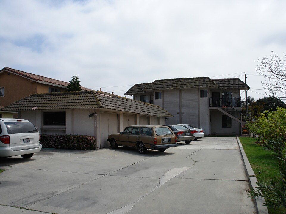 7802 Speer Ave in Huntington Beach, CA - Building Photo