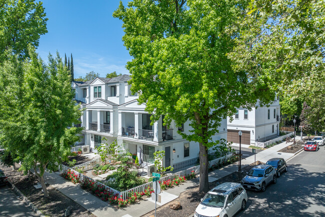 Albright Village in Sacramento, CA - Foto de edificio - Building Photo