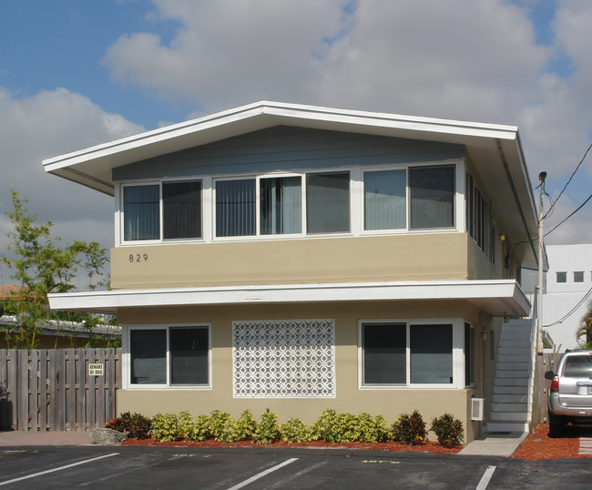 829 NE 18th Ave in Fort Lauderdale, FL - Foto de edificio - Building Photo