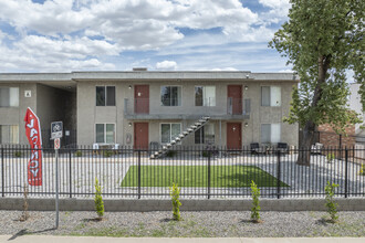 Papago Springs Condominiums in Phoenix, AZ - Building Photo - Building Photo