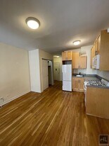 EAST 89 STREET, Unit B1 in New York, NY - Building Photo