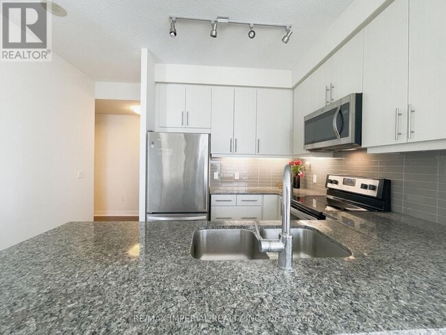 3975-3975 Grand Park Dr in Mississauga, ON - Building Photo - Building Photo