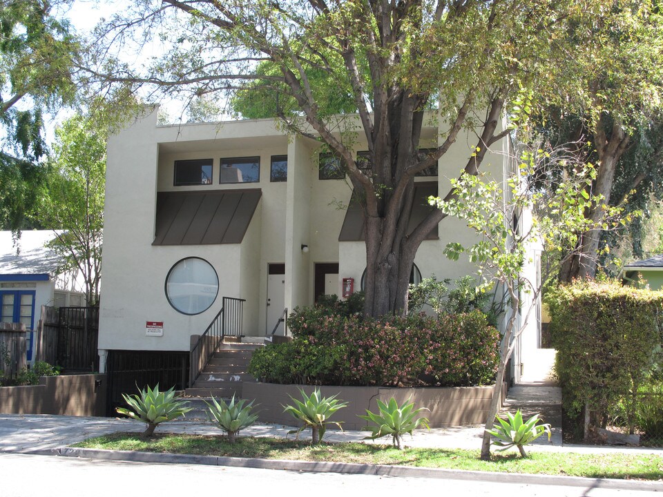 718 Westmount Dr in West Hollywood, CA - Building Photo