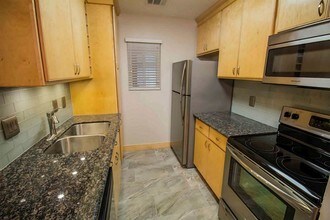 2300 Augusta Dr-Unit -4 in Houston, TX - Building Photo - Building Photo