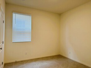 7057 Dandelion Pk Ave in Las Vegas, NV - Building Photo - Building Photo