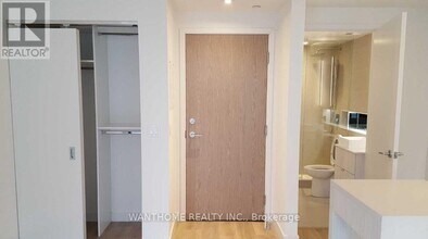 215 Queen St W in Toronto, ON - Building Photo - Building Photo