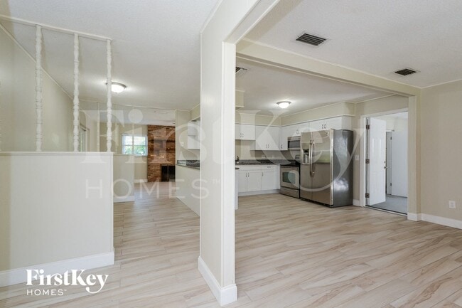 4936 Bobbie Ave in Lakeland, FL - Foto de edificio - Building Photo