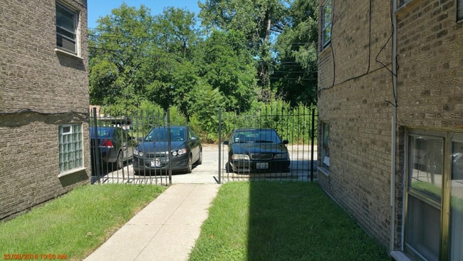 2704 E 76th St in Chicago, IL - Building Photo - Building Photo