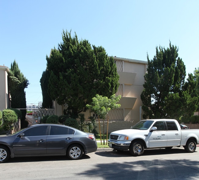 506 E Palm Ave in Burbank, CA - Foto de edificio - Building Photo
