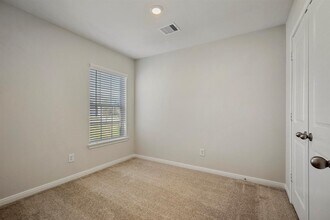 10430 Red Cardinal Dr in Cleveland, TX - Building Photo - Building Photo