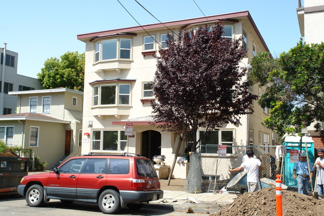 2538 Hillegass Ave in Berkeley, CA - Foto de edificio - Building Photo