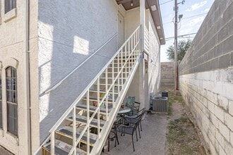 104 Belaire Dr in Laredo, TX - Building Photo - Building Photo