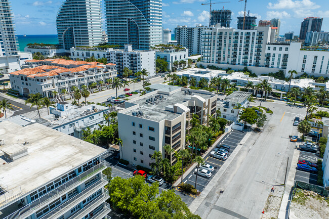 520 Orton Ave in Fort Lauderdale, FL - Foto de edificio - Building Photo