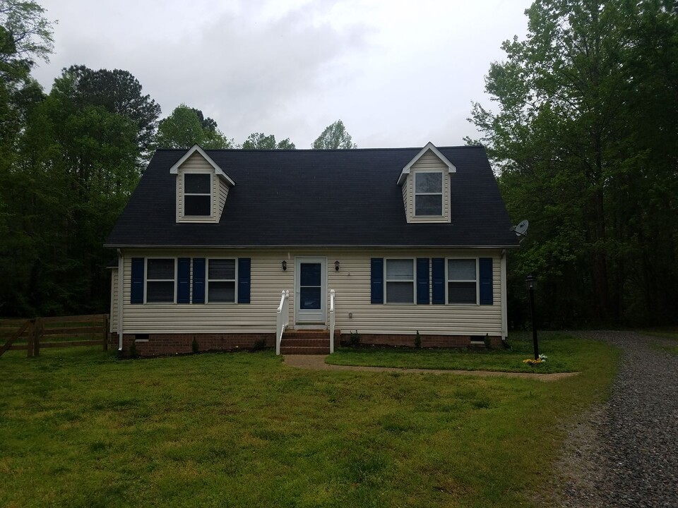 13514 Pharlap Ct in Midlothian, VA - Building Photo