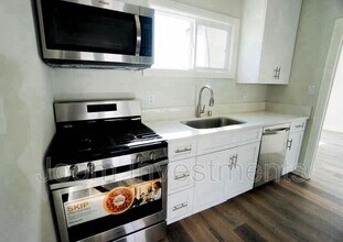 210 N Cummings St in Los Angeles, CA - Building Photo - Building Photo