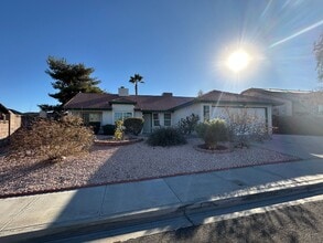 2825 Shenandoah Ave in Henderson, NV - Building Photo - Building Photo
