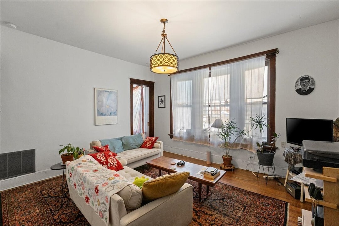 4002 N Southport Ave, Unit 2 in Chicago, IL - Building Photo