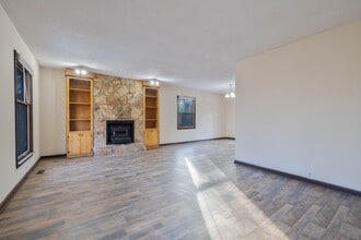 105 Hanover Way in Seneca, SC - Building Photo - Building Photo