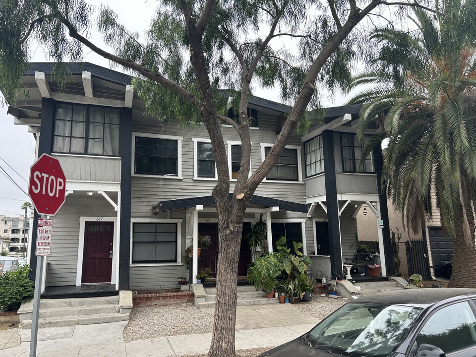 647 W 4th St, Unit 647 in Long Beach, CA - Foto de edificio