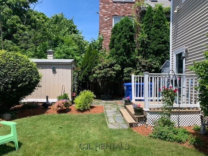 30 Putnam Rd in Somerville, MA - Building Photo