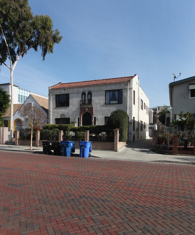 1416 L Ron Hubbard Way in Los Angeles, CA - Building Photo - Building Photo