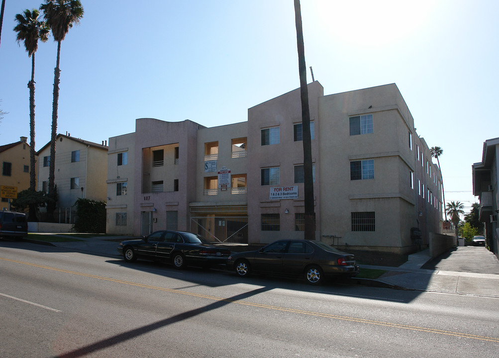 607 N Normandie Ave in Los Angeles, CA - Foto de edificio