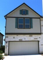 219 Biltmore Loop in Montgomery, TX - Building Photo
