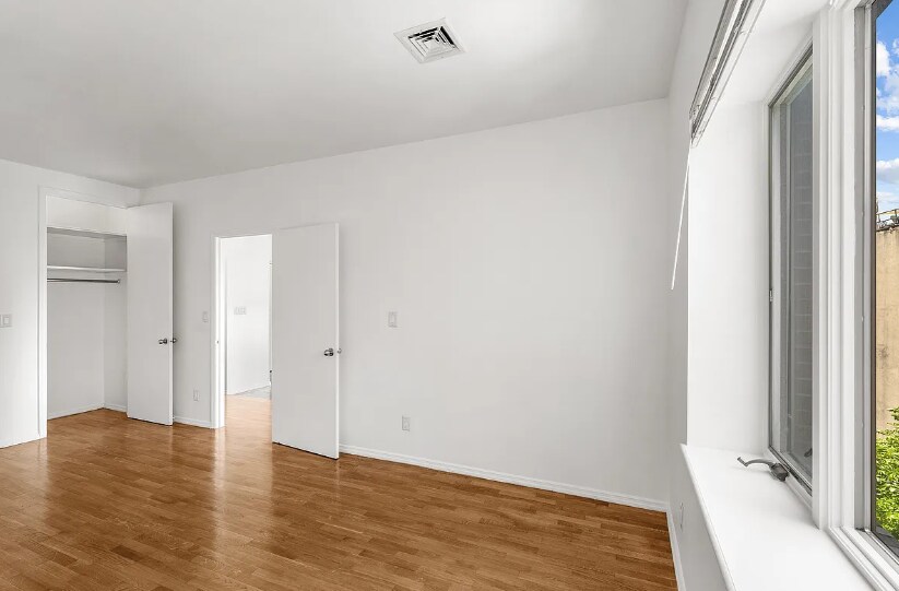 357 W 15th St in Brooklyn, NY - Building Photo