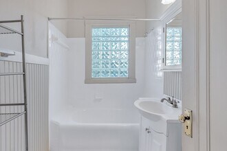 Highland Court II Apartments in Birmingham, AL - Building Photo - Interior Photo