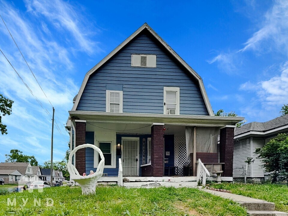327 Lasalle St in Indianapolis, IN - Building Photo