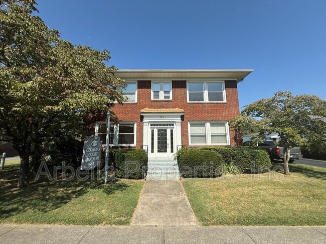 property at 707 E Unaka Ave