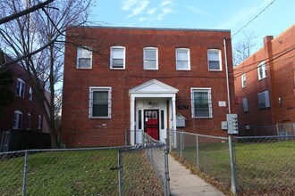 3209 Buena Vista Ter SE in Washington, DC - Building Photo - Building Photo
