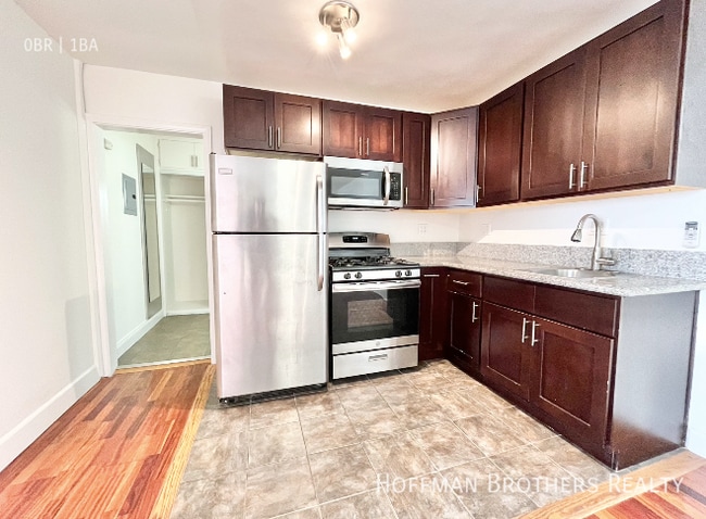 6871 Franklin Ave in Los Angeles, CA - Building Photo - Building Photo