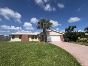 129 Algiers Dr in Venice, FL - Building Photo - Building Photo