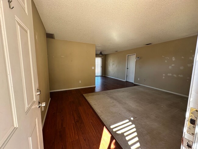 21058 Wisteria St in Apple Valley, CA - Building Photo - Building Photo