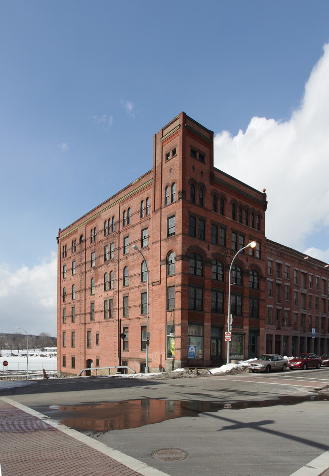 155 River St