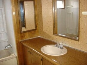 3013 Dennis Ct NE in Canton, OH - Building Photo - Building Photo