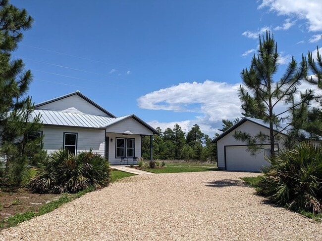 383 Gramercy Plantation Rd in Eastpoint, FL - Building Photo - Building Photo