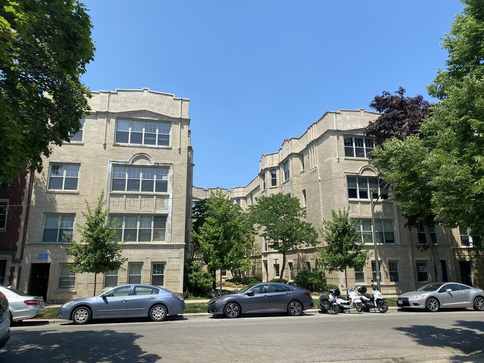 1452 W Thorndale Ave in Chicago, IL - Building Photo