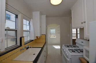 717 8th St in Coronado, CA - Building Photo - Building Photo