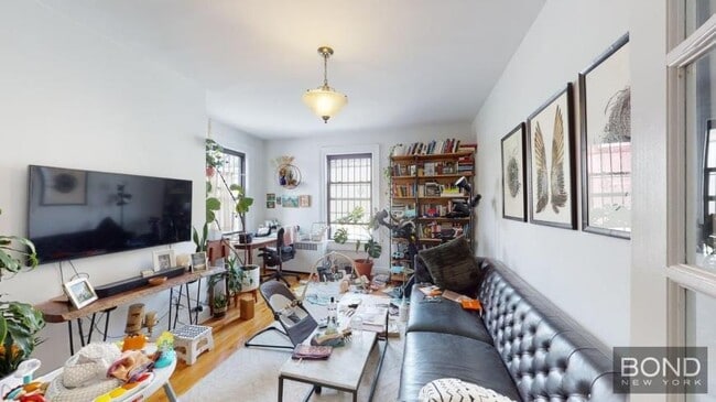 property at 216 W 89th St