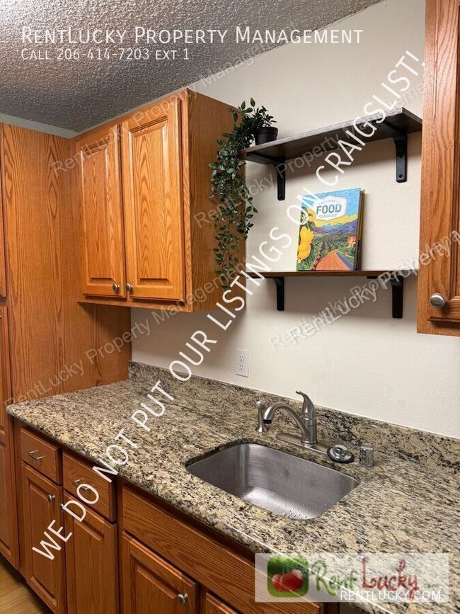 12510 NE 117th Pl in Kirkland, WA - Building Photo - Building Photo