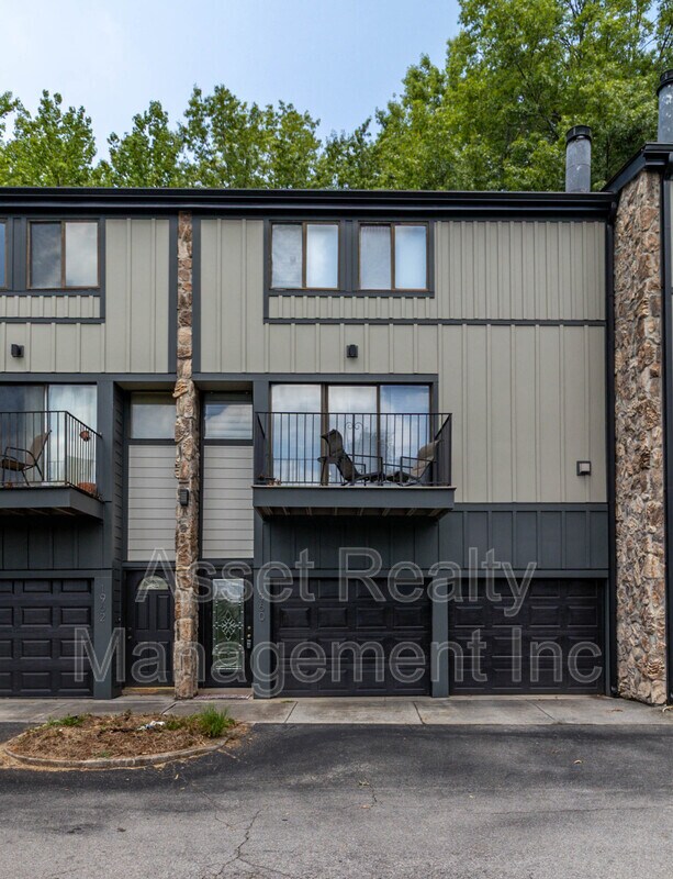 1960 Cherokee Bluff Dr in Knoxville, TN - Building Photo - Building Photo