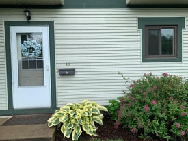 170 E Hadley Rd, Unit 40 in Amherst, MA - Building Photo