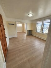 82-03 Myrtle Ave in Queens, NY - Building Photo - Building Photo