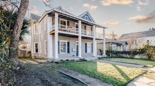 410 E Carson St in San Antonio, TX - Foto de edificio - Building Photo