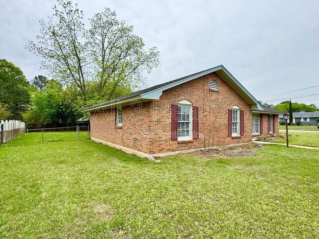 502 Adler Dr in Montgomery, AL - Building Photo - Building Photo